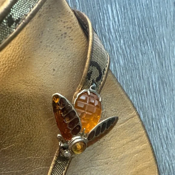 Gucci bumblebee sandals - Picture 5 of 9